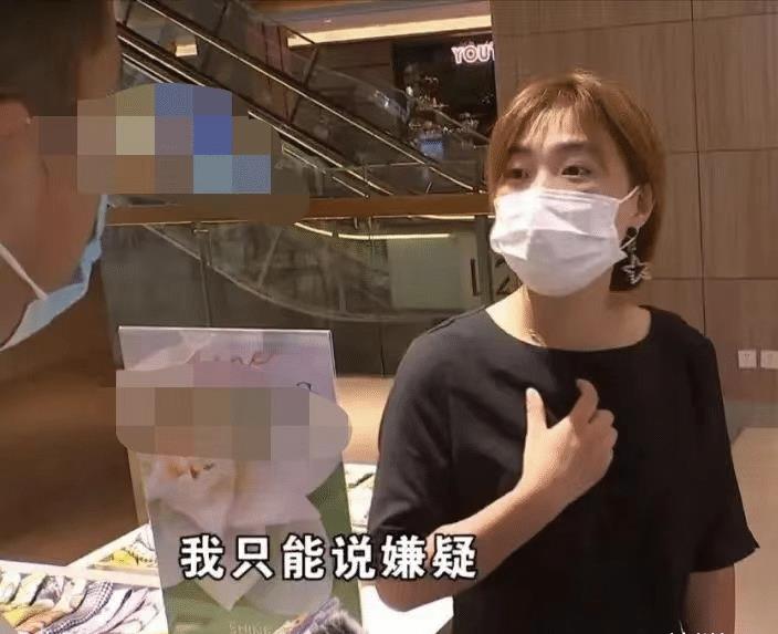 浙江杭州，大妈逛街走后店员发现丢了169元耳钉，找大妈要说法大妈拒不认账