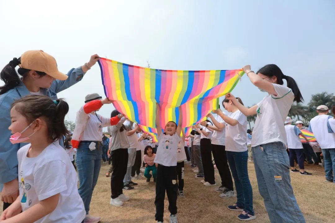 “春暖花开，我们在一路”——诺亚舟雅筑幼儿园百万葵园亲子春游