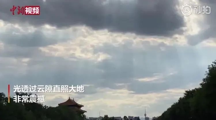 一剑开天门？西昌天空射出一束蓝色光柱，网友：随我迎战天上仙人