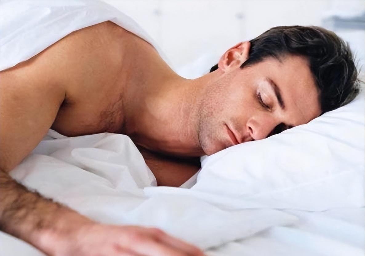 揭秘男生裸睡的真正原因，原来如此有益身体健康！（女生勿进）