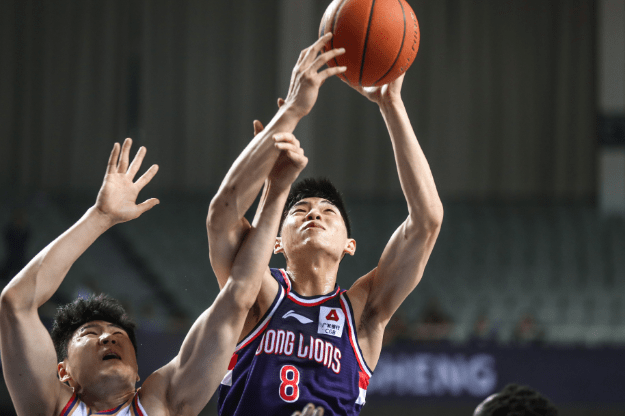 Jilin’s 5-Game Losing Streak Continues as Cui Yongxi Records 23 Points and 8 Rebounds While Jones Scores Just 1 Point in Loss to Guangzhou, According to Jiang Weize’s Status Reported by Jiang Yuxing.