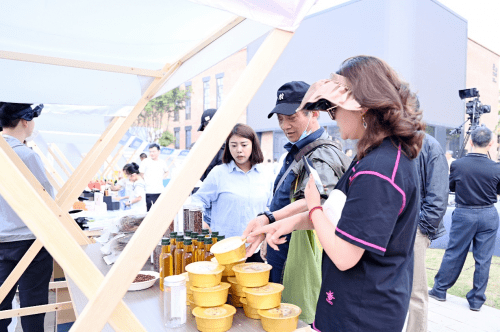 2023四川花卉(果类)生态旅游节子活动暨泸定第十三届红樱桃节推介会在成都举行