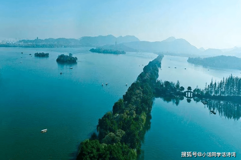 崇祯五年十二月，杭州下了一场大雪，张岱在西湖留下了一篇千古名做