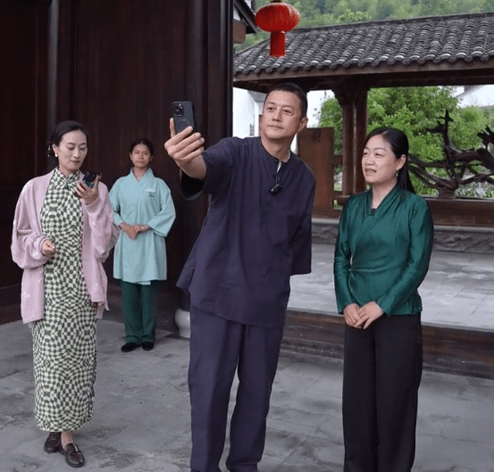 李亚鹏跟随大师参观茶王树，想用600W茶叶学制茶，被嘲无自知之明