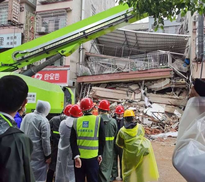 长沙塌楼事故调查报告公布：系违规加高导致，遇难者含44名大学生