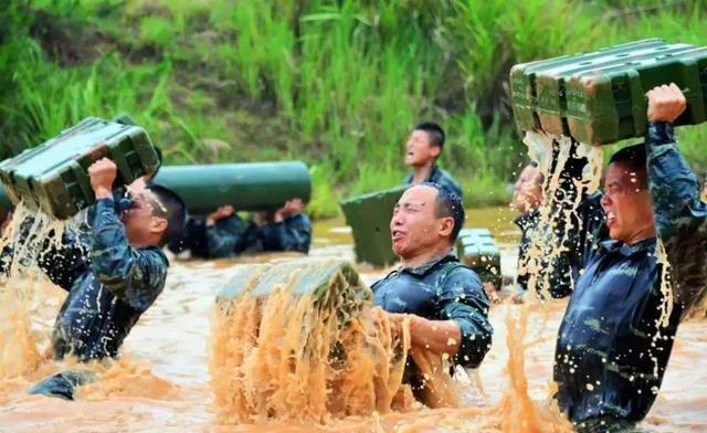 雷竞技RAYBET同样训练3年军人和健身爱好者差别大吗？网友：军人更强(图3)