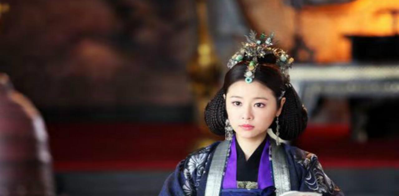 她被誉为最美皇后, 因外表太过惊艳, 年逾半百仍经常被皇帝翻牌