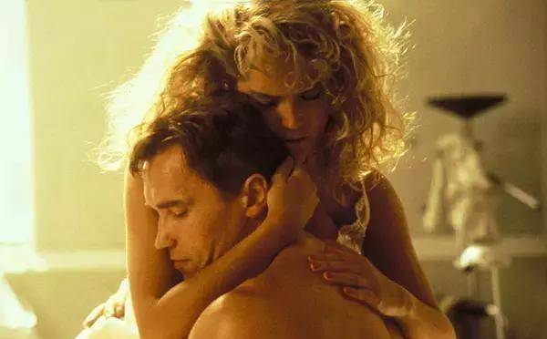 这部b级科幻片堪称经典，少儿慎看！