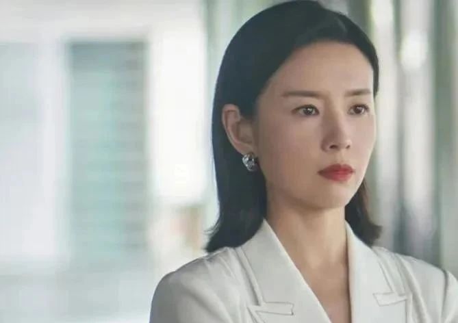 原创《不完美受害人》大结局∶赵寻自杀致残，米芒误杀包力，成功众叛亲离