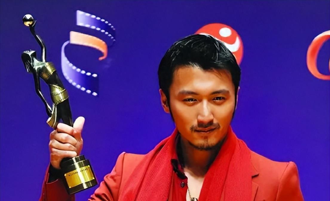 小儿子帅脸酷似陈冠希！谢霆锋连夜做亲子鉴定，网友：“冤大头”