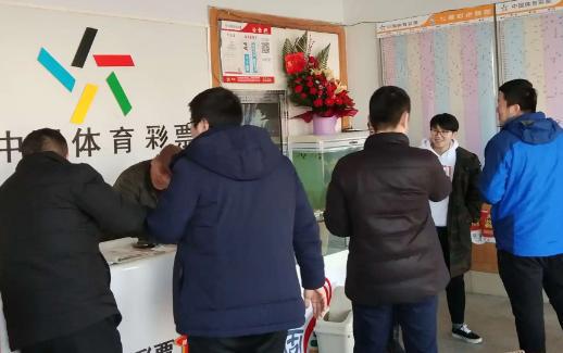 男子买彩票中5544万到手4444万，坦言：房和车都有不躺平不挥霍