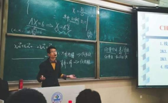 大学老师板书堪比书法家被KAIYUN称为行走的打印机网友：不会逃课了(图3)