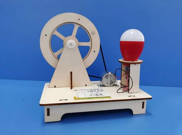 学生们也脑洞大开，营造了一个又一个具有神奇魅力的科幻世界。科创作品随着本次科普成果展示活动的开展，一