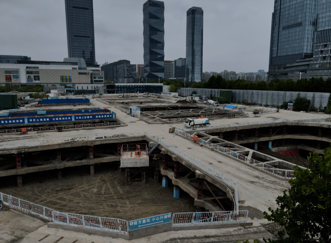 烂尾2年！南京重磅地标商业何时盘活？周边居民：影响市容……