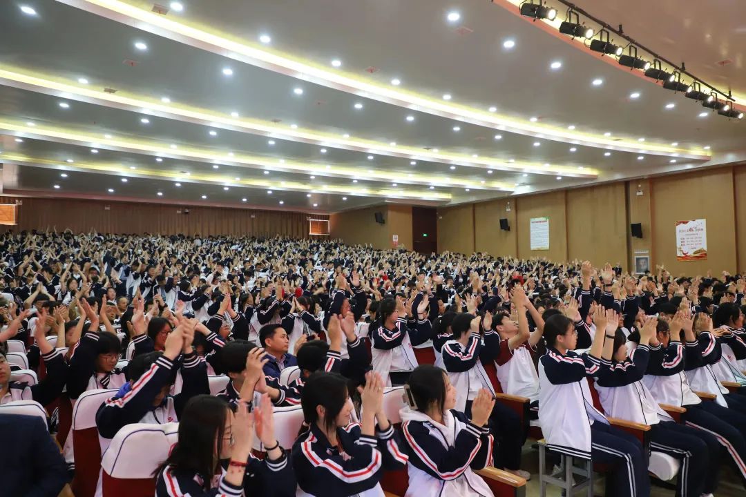 商丘市实验中学（商丘师院附中）举行大型感恩励志报告会