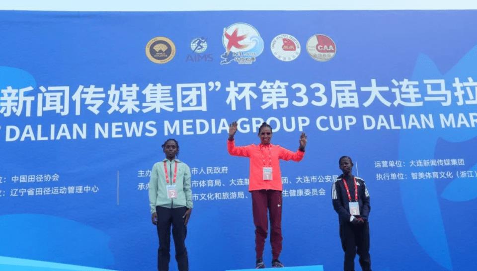 赛事方车辆阻挡中国选手帮助黑人夺冠？网友已不再相信国内马拉松