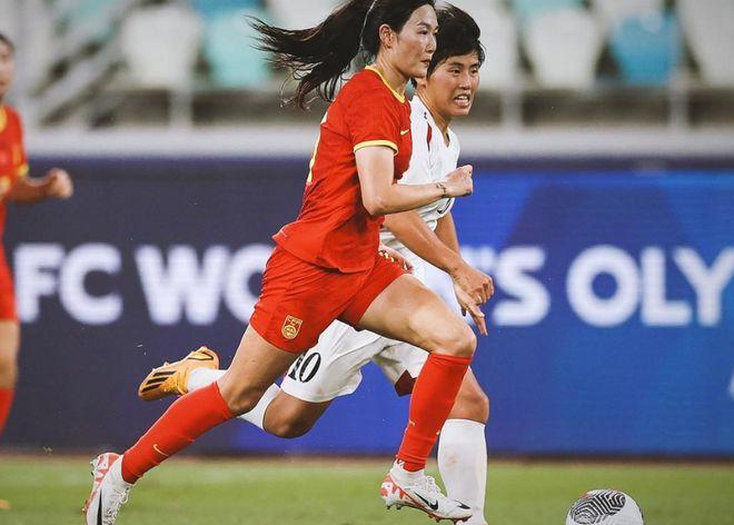 女足对阵泰国怎么踢？“双塔”战术发动攻势，竭尽全力多拿净胜球