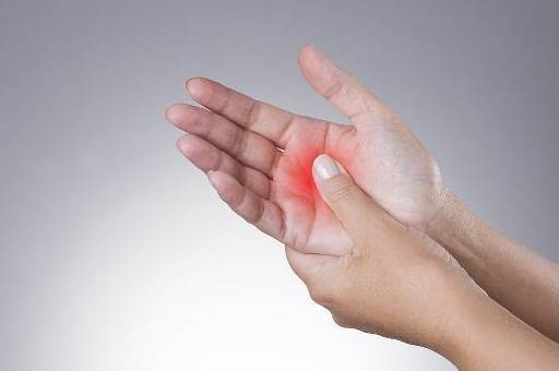 手麻是怎么回事？这4个因素逐一排除，别忽视了