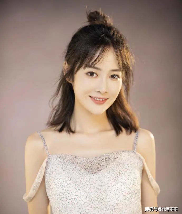 原创黑魔仙小月：嫁给小10岁导演，生下可爱女儿，如今35岁婚姻很幸福