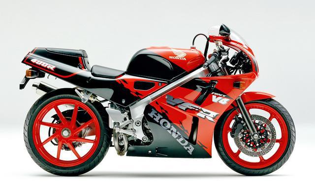 下图:1992 年六月发布的 vfr400r(nc30.资料图片.