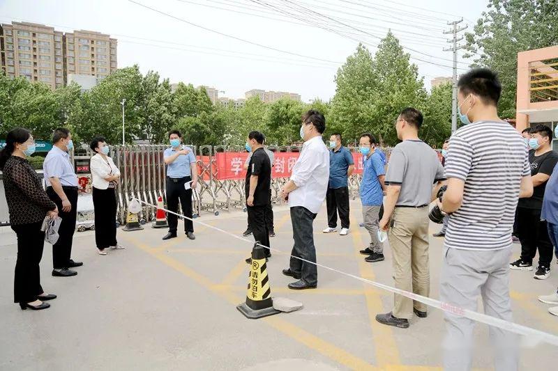 5月16日,副县长翟敏先后到职教中心,武训高中,冠县一中,冠州高中