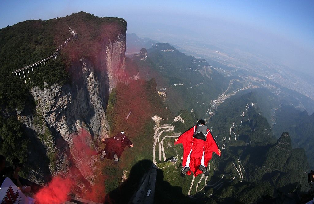 天门山翼装飞行失联女生的最后一跳