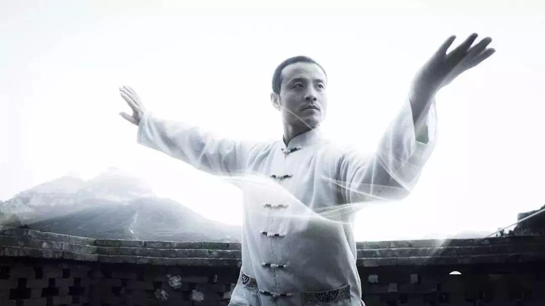 太极步法详解:提脚不蹬 落脚无声_尾闾