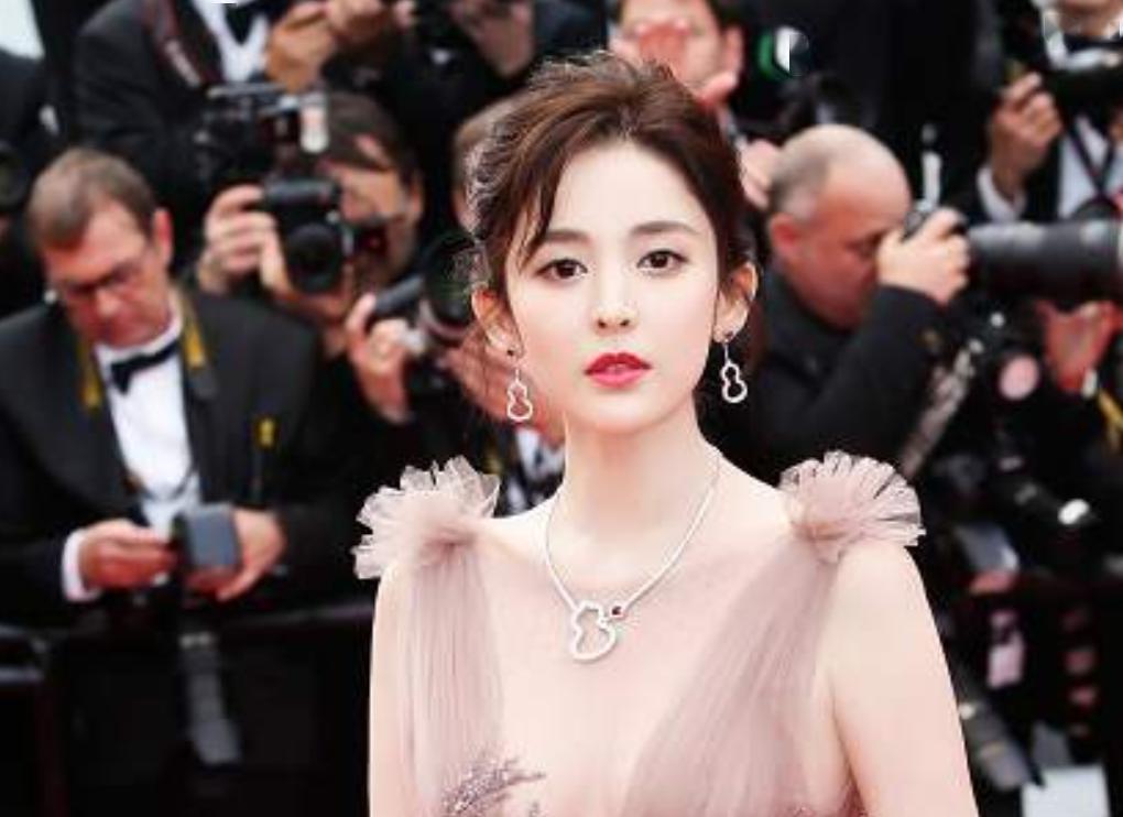 娜扎撕资源?张艺兴不接鸡条另有隐情?贾乃亮获力捧?李一桐捆绑胡一天?