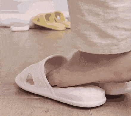 一双能按摩的拖鞋q软防滑好穿到爆每一步都在保健