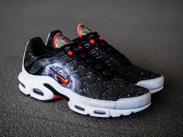 supernova试色 f6cbd1d92bdc428fabd614165fac7a42.jpeg