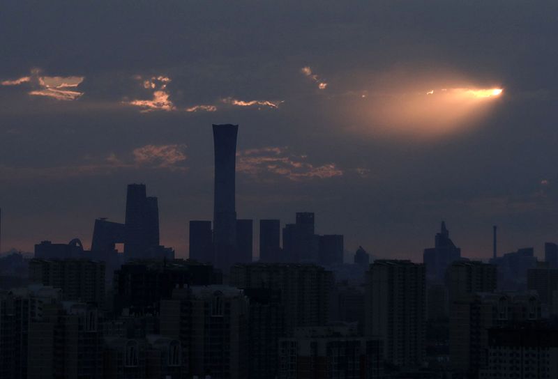 惊艳！北京日出 天空现万丈霞光 | 组图