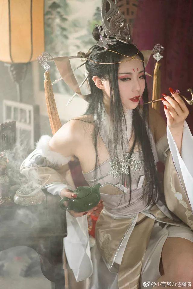 气场全开!土豪金霸气女帝(////)