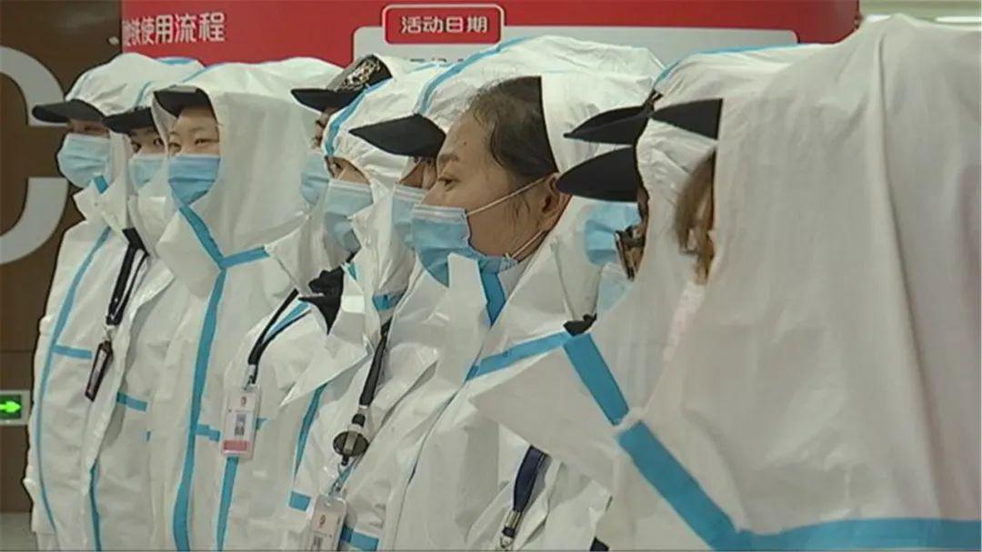 铁人口罩_戴口罩的卡通图片(3)
