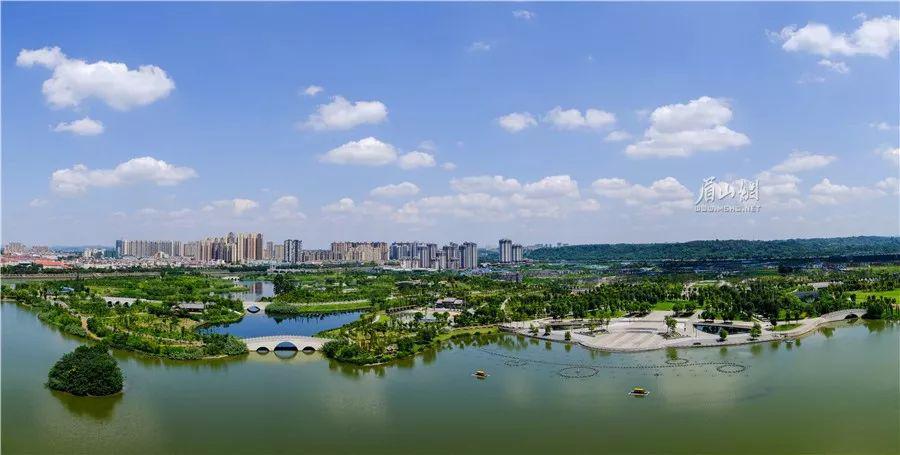 到  汉阳湖景区,泛舟汉阳湖,欣赏青神灵秀山水美景,住忆村帐篷酒店