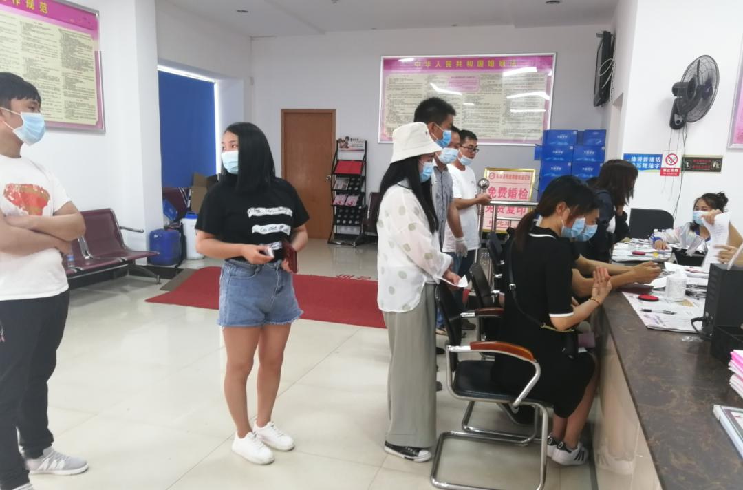 今天"520",阳新县民政局门口太火爆!