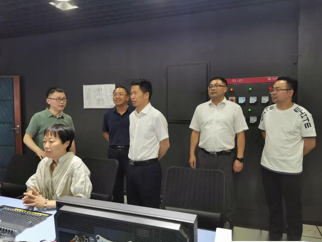 市委常委宣传部部长王忠臣到市广播电视台调研媒体融合发展