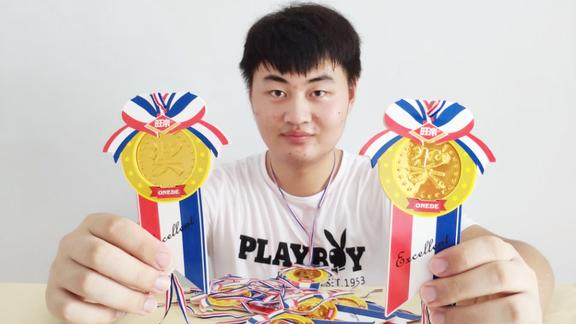 试吃奖牌巧克力,以假乱真,戴在脖子上就像奥运冠军