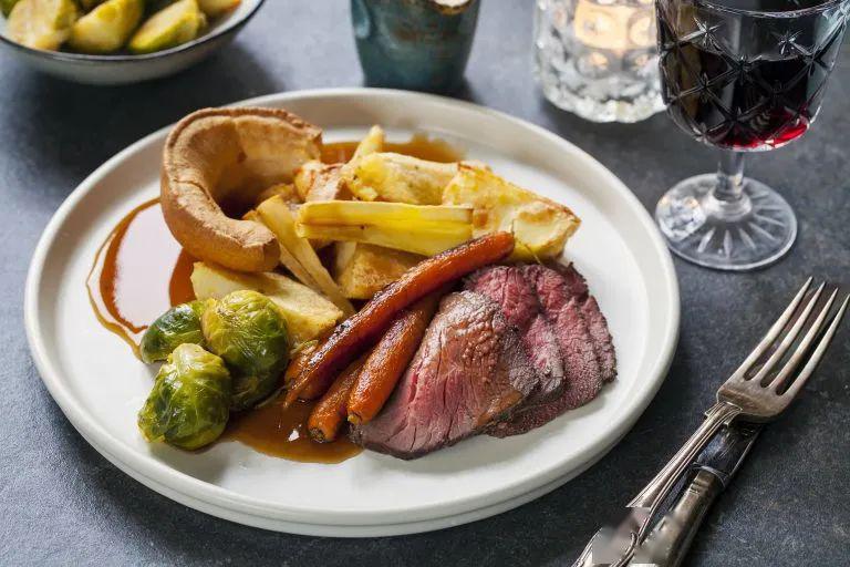 英国家庭的餐饮文化传统又疗愈的周日烤肉