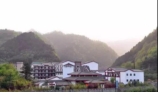 朝阳沟位于宁陕县皇冠镇.