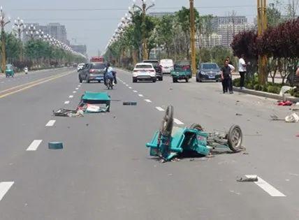 【注意】澄波湖路与永康街路口南发生惨烈车祸,三轮车