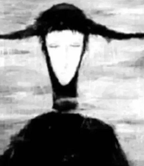 《雨中女郎》的恐怖,吓跑了一堆人,但是还是有些头铁不信邪的,又有