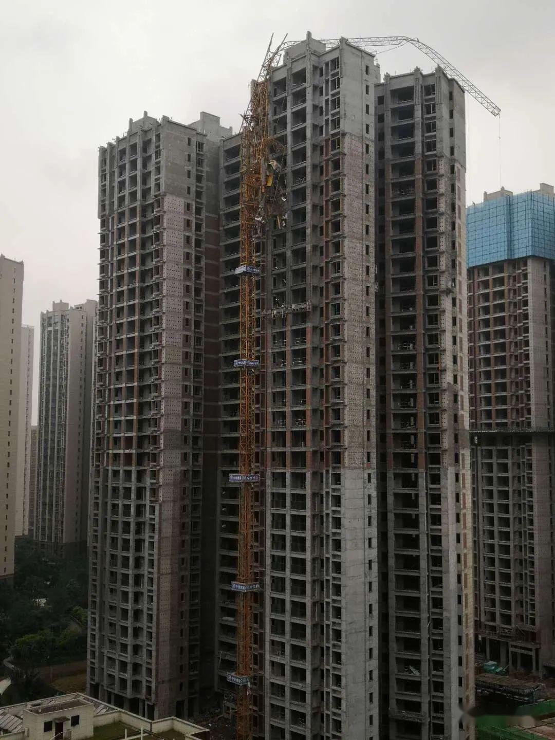 突发!湖南长沙梅溪湖一在建工地塔吊发生倒塌事故!附塔吊倒塌原因分析及预防措施!
