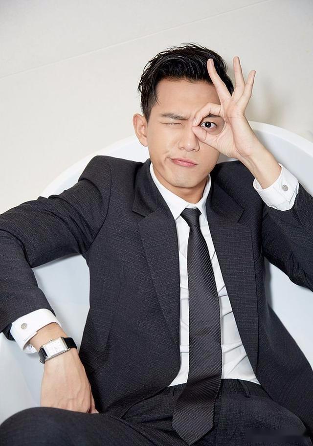 李现寸头造型吸睛,自爆会有光头造型,5部作品待播将迎