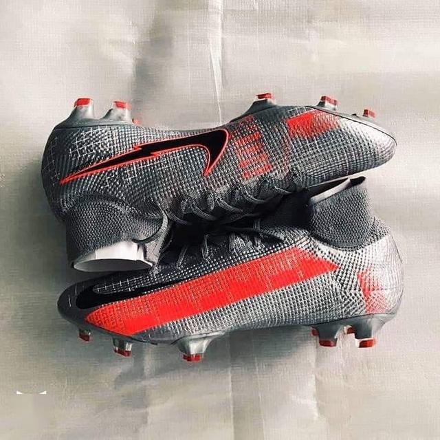 颜骏凌上脚新配色nikemercurialsuperfly7足球鞋