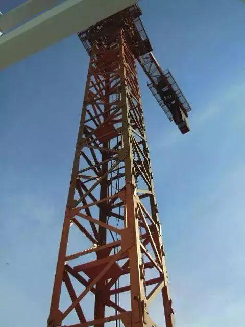 原因公布 | 山东潍坊一在建工地2台塔吊倒塌,致1死1伤!