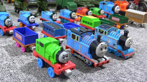 托马斯小火车玩具:托马斯和他的朋友们一起拉运货物