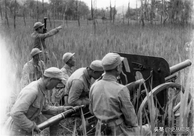 抗战老照片:八路军展示缴获的日军火炮,并实弹演练