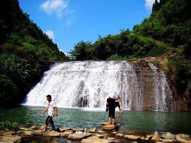 白沙-红坎瀑布,邦溪坡鹿自然保护区,陨石坑等五指山-五指山热带雨林