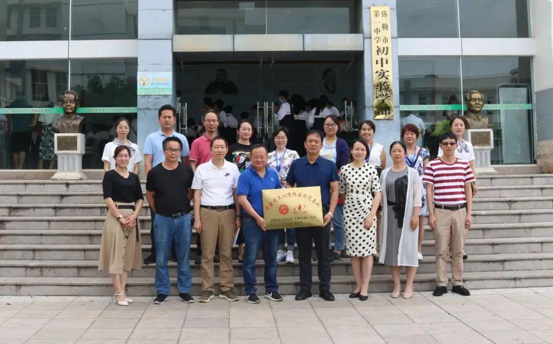 弥勒市中医医院与当地中学共建中医药文化进校园示范基地