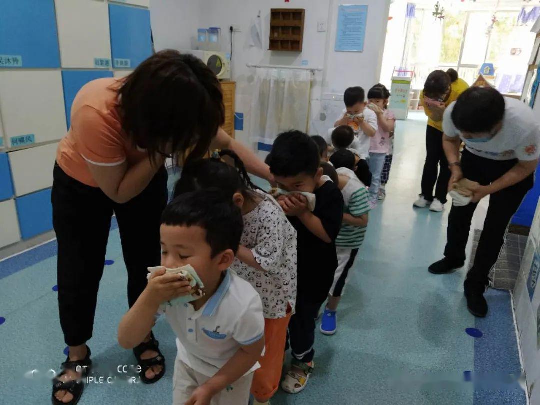 消防安全,我们在行动--七彩阳光幼儿园,七彩华风幼儿园消防演练活动